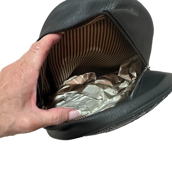 (7-202) Brand New with Tag - Black Embroidered Skull Backpack - Picture 9 of 13